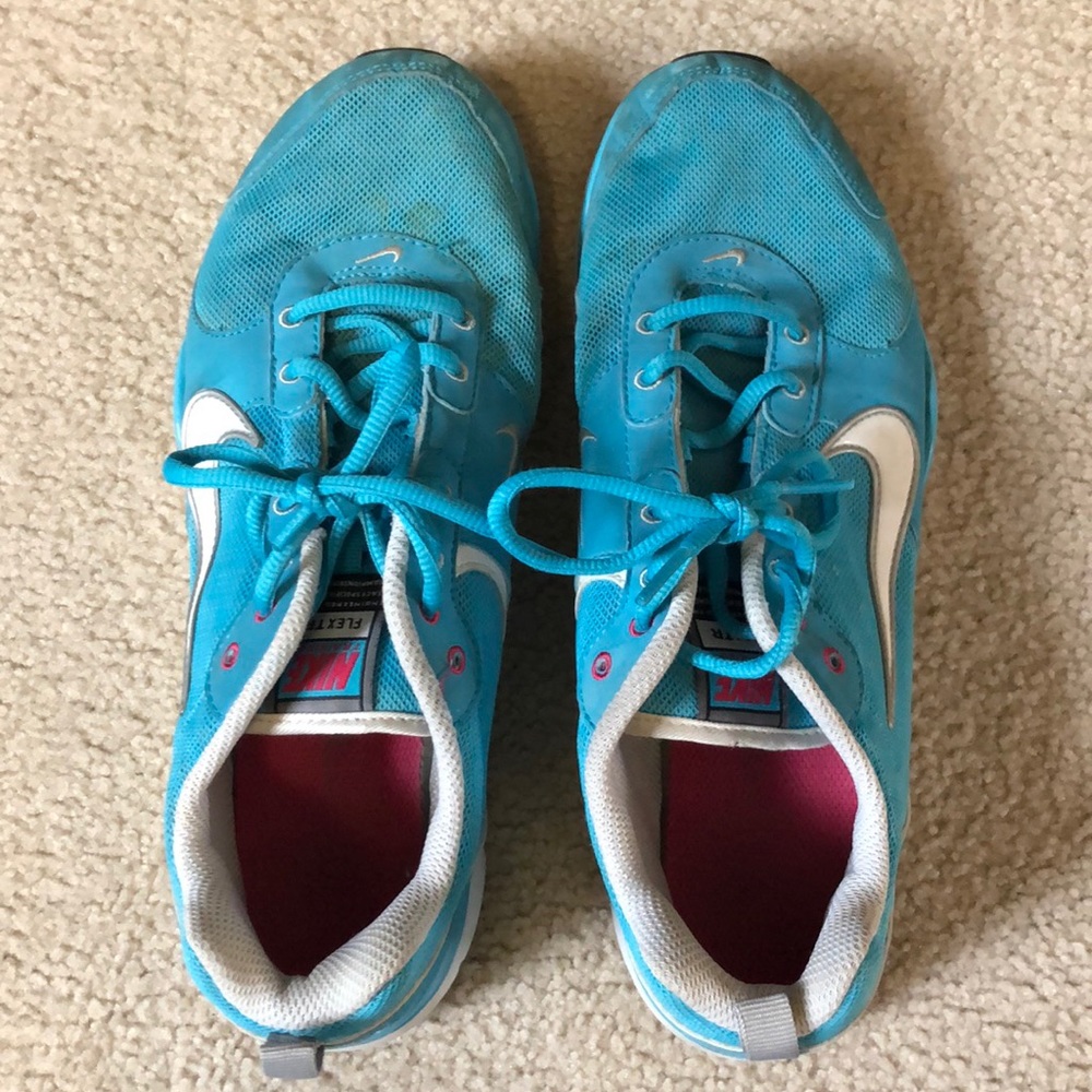 Nike tennis shoes